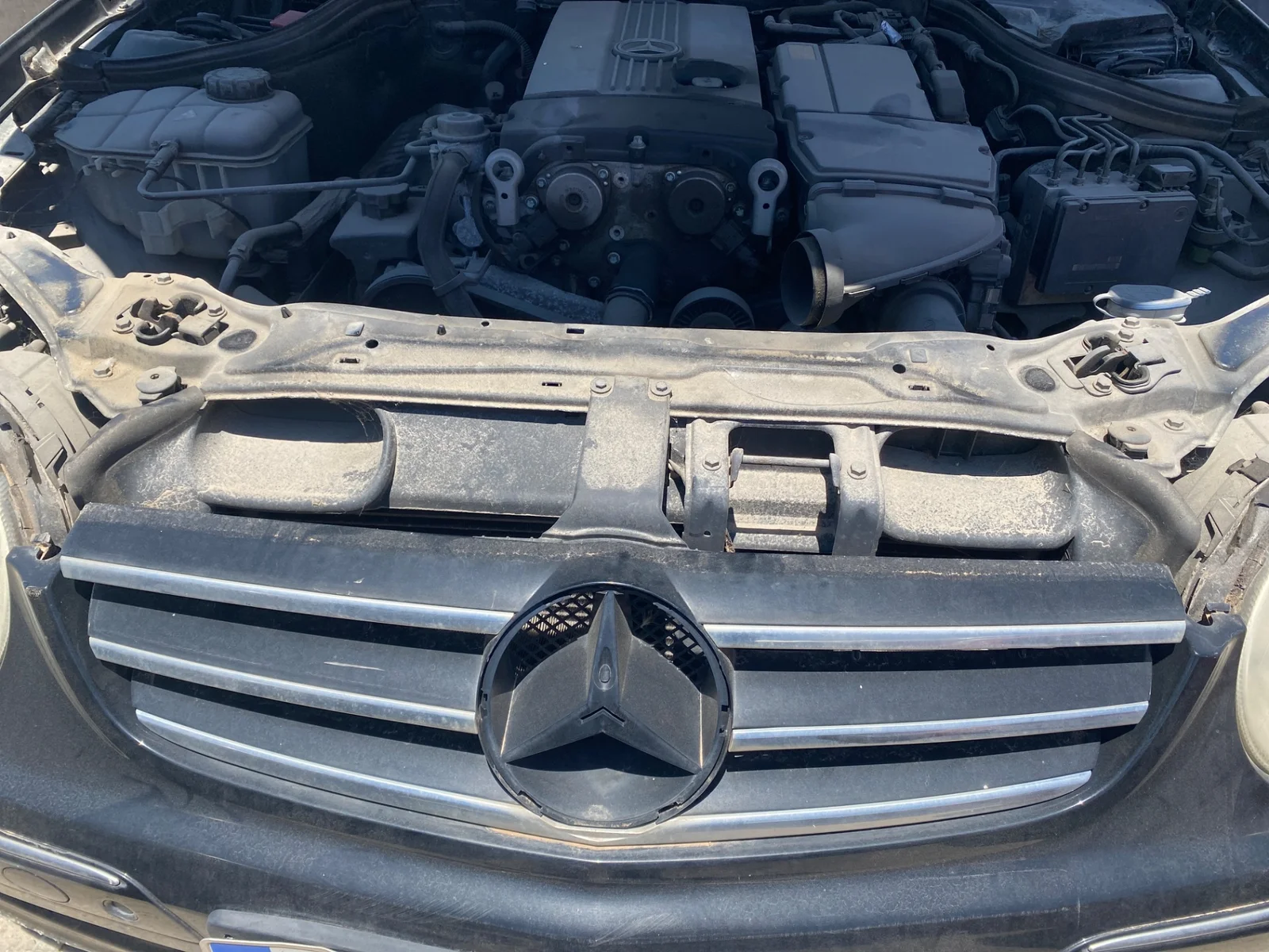 Foto de REJILLA DELANTERA MERCEDES-BENZ CLK (BM 209) CABRIO 1.8 CAT (163 CV / 120 KW) referencia A2098880052