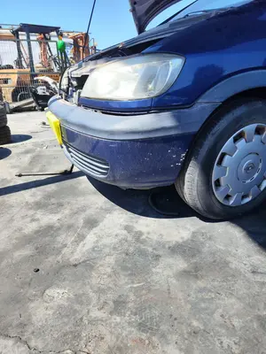 Foto de PARAGOLPES DELANTERO OPEL ZAFIRA A 1.6 16V (101 CV / 74 KW) foto 4