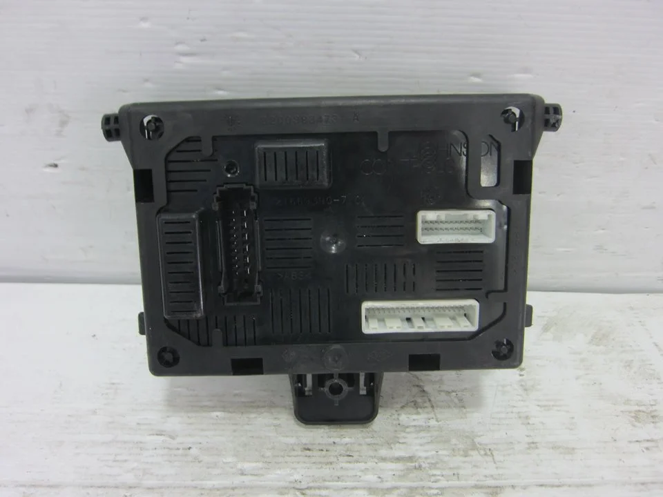 Foto de CAJA RELES / FUSIBLES RENAULT CLIO III 1.5 dCi Diesel (68 CV / 50 KW) referencia 8200652285