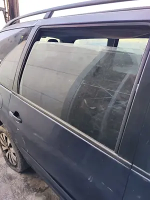 Foto de LUNA TRASERA DERECHA SEAT ALHAMBRA (7V9) 1.9 TDI (116 CV / 85 KW)
