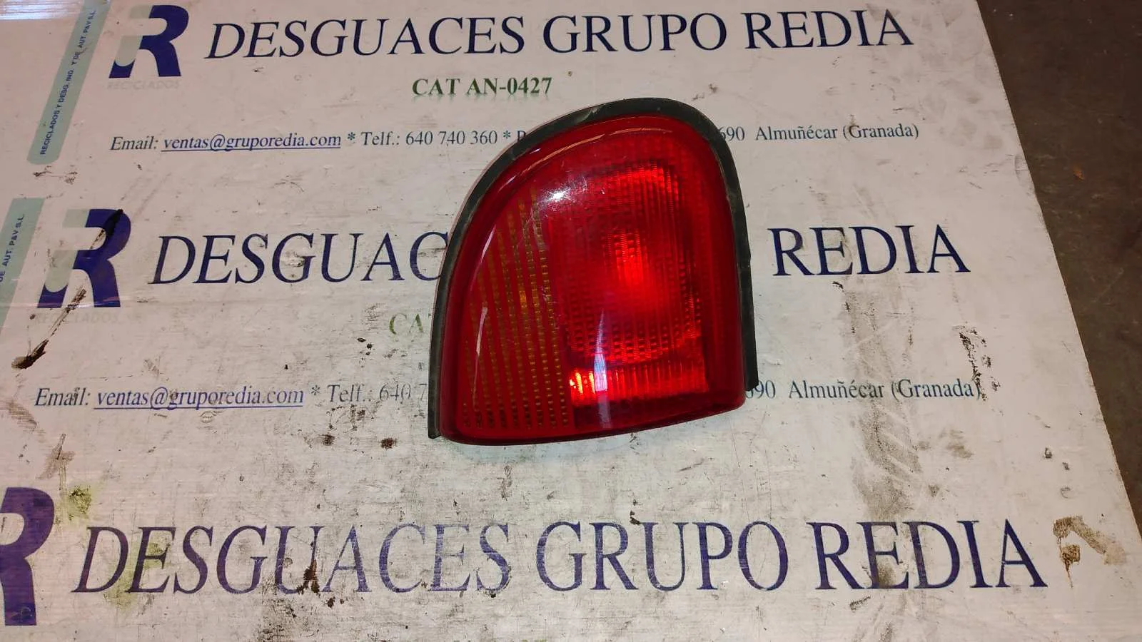 Foto de FARO ANTINIEBLA TRASERO DERECHO FORD ESCORT BERL./TURNIER referencia 93AG15K258