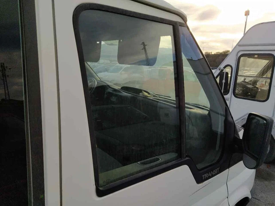 Foto de LUNA DELANTERA DERECHA FORD TRANSIT COMBI (TT9) 2.2 TDCi CAT (116 CV / 85 KW) referencia 1801560