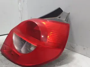 Foto de PILOTO TRASERO DERECHO RENAULT CLIO III 1.5 dCi Diesel (68 CV / 50 KW) referencia 8200776050 foto 4