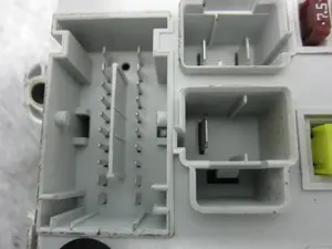Foto de CAJA RELES / FUSIBLES FIAT 500L (330) 1.3 16V JTD CAT (84 CV / 62 KW) referencia 52054908 foto 7
