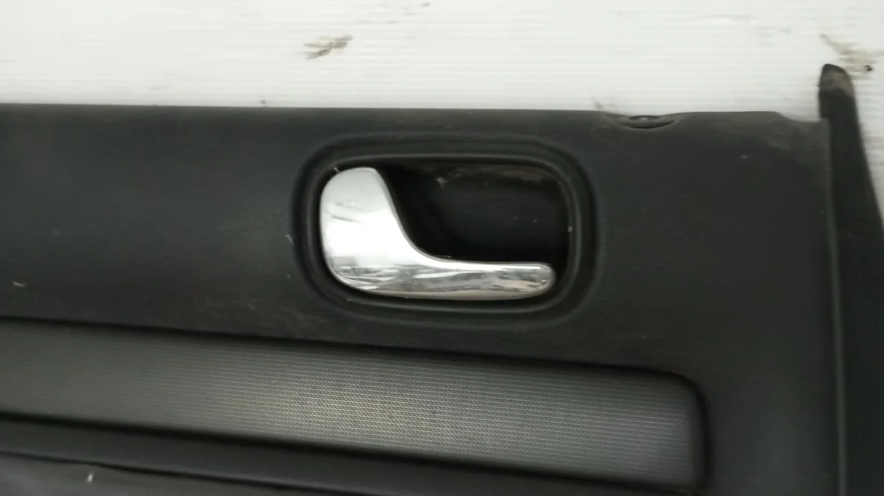 Foto de MANETA INTERIOR TRASERA IZQUIERDA AUDI A4 BERLINA (B5) 1.8 20V (125 CV / 92 KW) referencia 8D0839019
