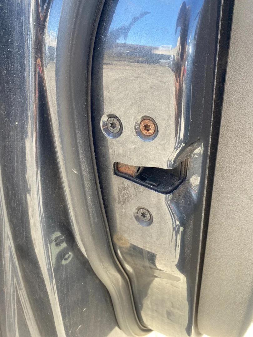 Foto de CERRADURA PUERTA TRASERA DERECHA FORD FOCUS SPORTBREAK (CB4)