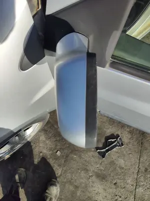 Foto de RETROVISOR IZQUIERDO RENAULT CLIO III 1.4 16V (98 CV / 72 KW) foto 3