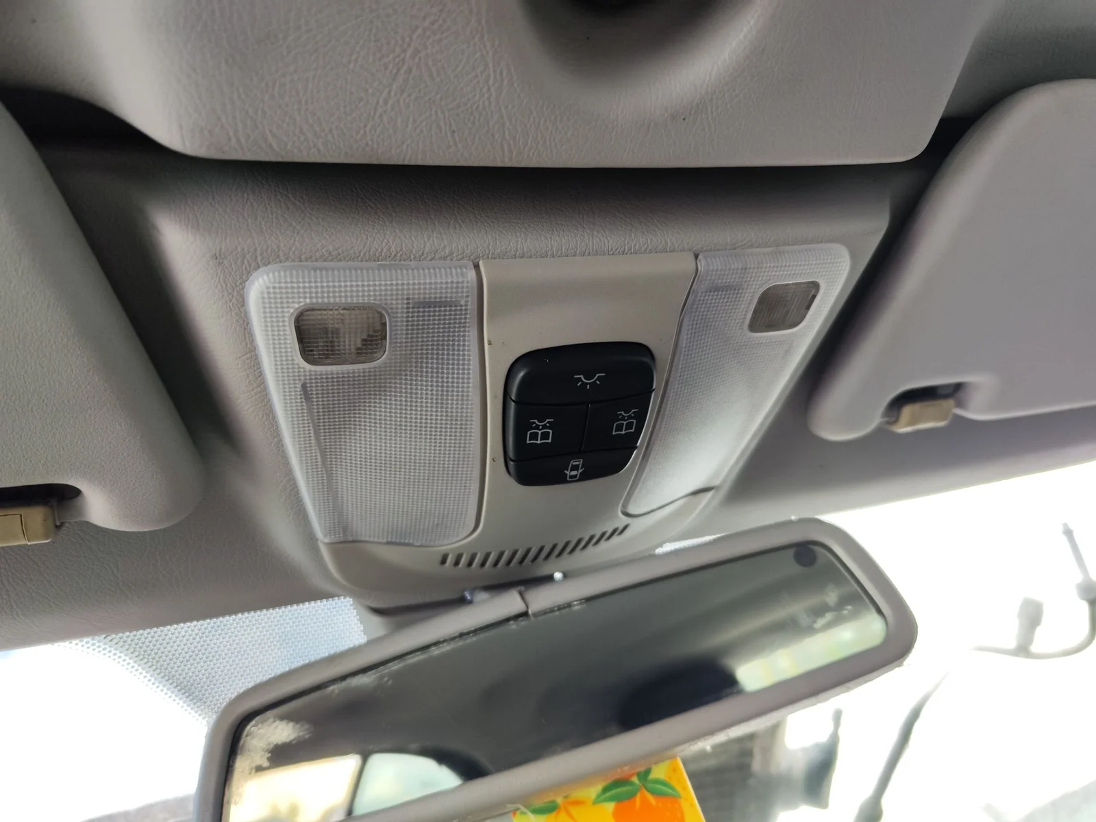 Foto de LUZ INTERIOR MERCEDES-BENZ CLK (BM 208) CABRIO 3.2 V6 18V CAT (218 CV / 160 KW)