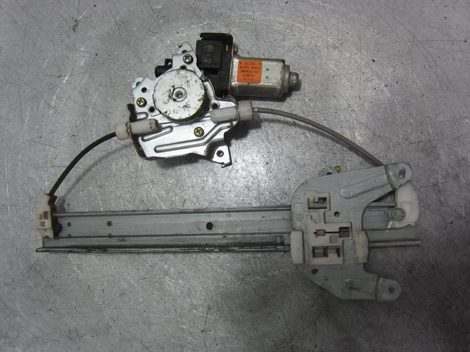 Foto de ELEVALUNAS TRASERO IZQUIERDO NISSAN X-TRAIL (T30) 2.2 16V Turbodiesel CAT (114 CV / 84 KW) referencia 8073189913