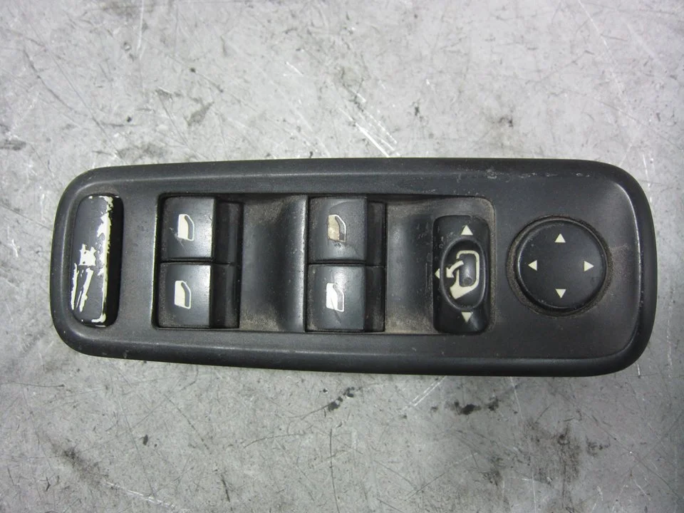 Foto de MANDO ELEVALUNAS DELANTERO IZQUIERDO CITROEN C8 2.2 HDi FAP CAT (4HW) (128 CV / 94 KW) referencia 53269704