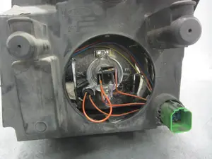 Foto de FARO DERECHO FORD TRANSIT CONNECT (TC7) 1.8 TDDI Turbodiesel CAT (90 CV / 66 KW) referencia 1346497 foto 3