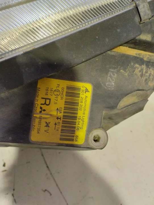 Foto de FARO DERECHO MITSUBISHI COLT CZ3 BERL. 5 (Z30A) referencia 301208202