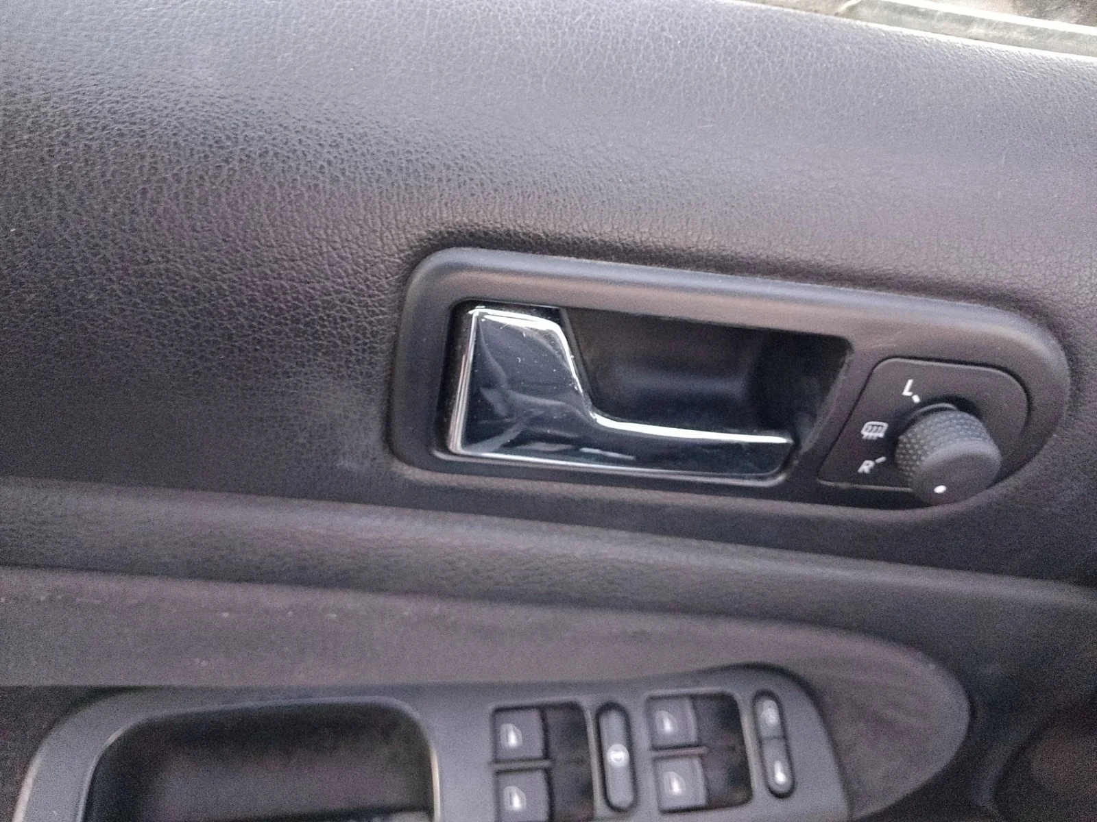 Foto de MANETA INTERIOR DELANTERA IZQUIERDA VOLKSWAGEN PASSAT BERLINA (3B3) 1.9 TDI (131 CV / 96 KW)