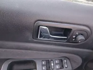 Foto de MANETA INTERIOR DELANTERA IZQUIERDA VOLKSWAGEN PASSAT BERLINA (3B3) 1.9 TDI (131 CV / 96 KW)