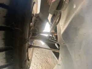 Foto de MANGUETA DELANTERA IZQUIERDA RENAULT CLIO III 1.5 dCi Diesel (68 CV / 50 KW)