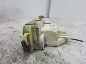 Foto de CERRADURA PUERTA TRASERA IZQUIERDA FORD FOCUS BERLINA (CAK) 1.8 TDDI Turbodiesel CAT (90 CV / 66 KW) referencia XS41A26413BH foto 5