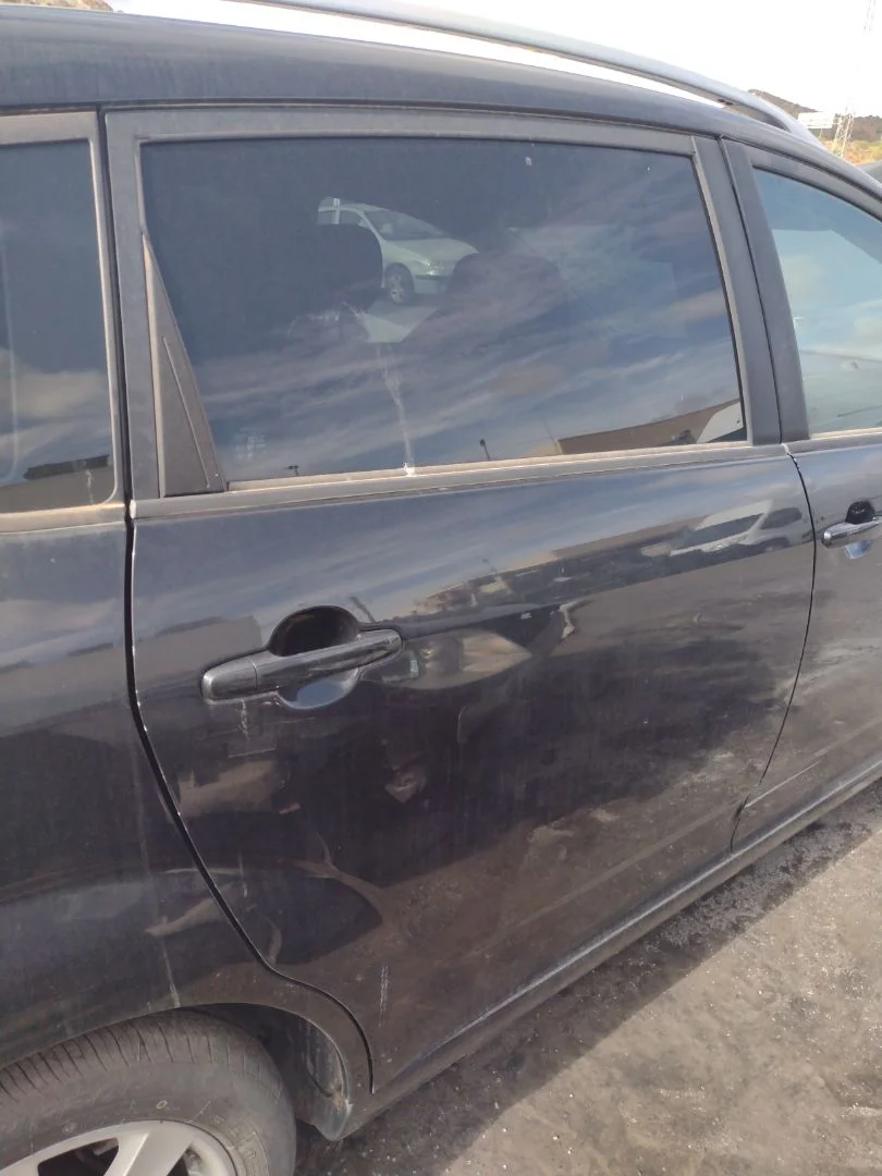 Foto de PUERTA TRASERA DERECHA TOYOTA COROLLA VERSO (R1) 2.2 Turbodiesel CAT (136 CV / 100 KW)