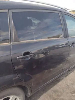 Foto de PUERTA TRASERA DERECHA TOYOTA COROLLA VERSO (R1) 2.2 Turbodiesel CAT (136 CV / 100 KW)