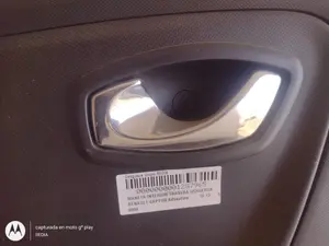 Foto de MANETA INTERIOR TRASERA IZQUIERDA RENAULT CAPTUR I 1.5 dCi Diesel FAP Energy (90 CV / 66 KW) referencia 806700006R