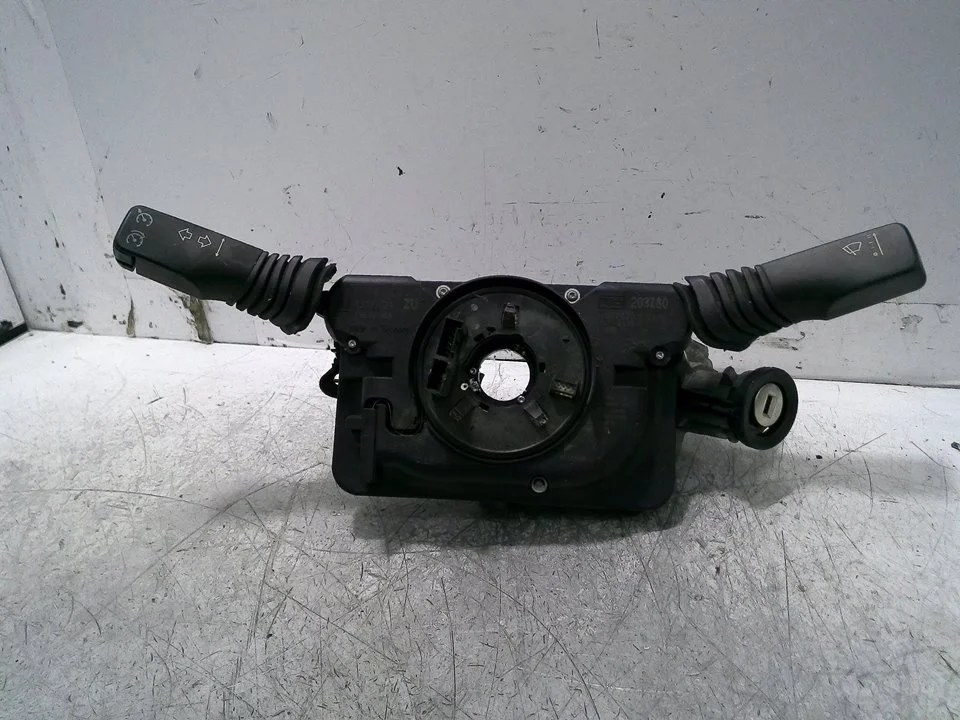Foto de MANDO MULTIFUNCION OPEL ASTRA H BERLINA 1.7 16V CDTI (101 CV / 74 KW) referencia 282320