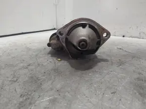 Foto de MOTOR ARRANQUE AUDI A4 BERLINA (8E) 2.0 20V CAT (ALT) (131 CV / 96 KW) referencia 06B911023 foto 4