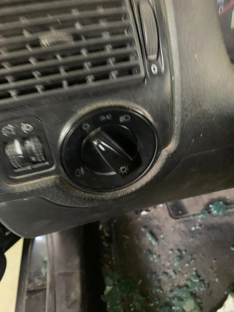 Foto de MANDO LUCES VOLKSWAGEN GOLF IV BERLINA (1J1)(10.1997) 1.9 TDI (101 CV / 74 KW) referencia 8L0953513G FKZ