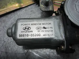 Foto de ELEVALUNAS TRASERO IZQUIERDO HYUNDAI ATOS (EM) 1.1 12V CAT (63 CV / 46 KW) referencia 9881005200 foto 7