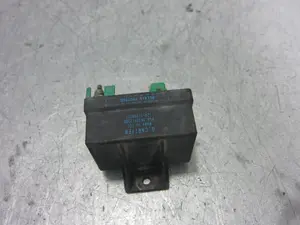 Foto de CAJA PRECALENTAMIENTO CITROEN SAXO 1.5 Diesel (57 CV / 42 KW) referencia 9639912580 foto 3