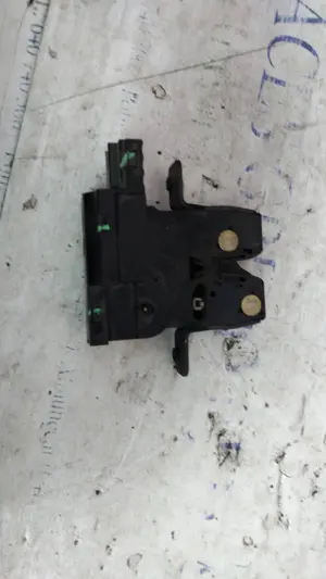 Foto de CERRADURA MALETERO / PORTON RENAULT MEGANE III BERLINA 5P