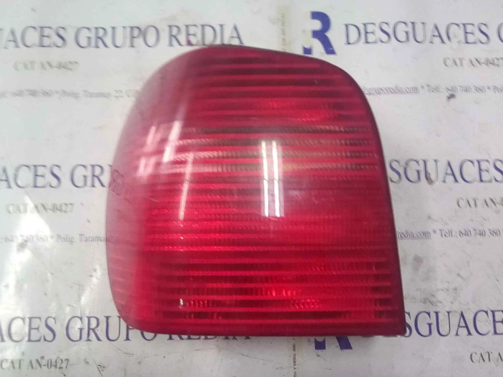 Foto de PILOTO TRASERO IZQUIERDO VOLKSWAGEN POLO III BERLINA (6N2) referencia 6N0945257B