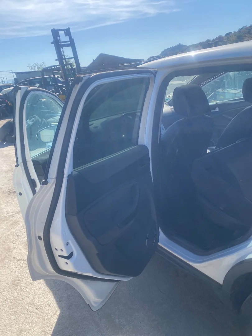 Foto de GOMAS CONTORNO PUERTA FORD KUGA (CBV) 2.0 TDCi CAT (136 CV / 100 KW)