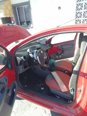 Foto de GOMAS CONTORNO PUERTA PEUGEOT 107 1.0 CAT (384F) (68 CV / 50 KW)