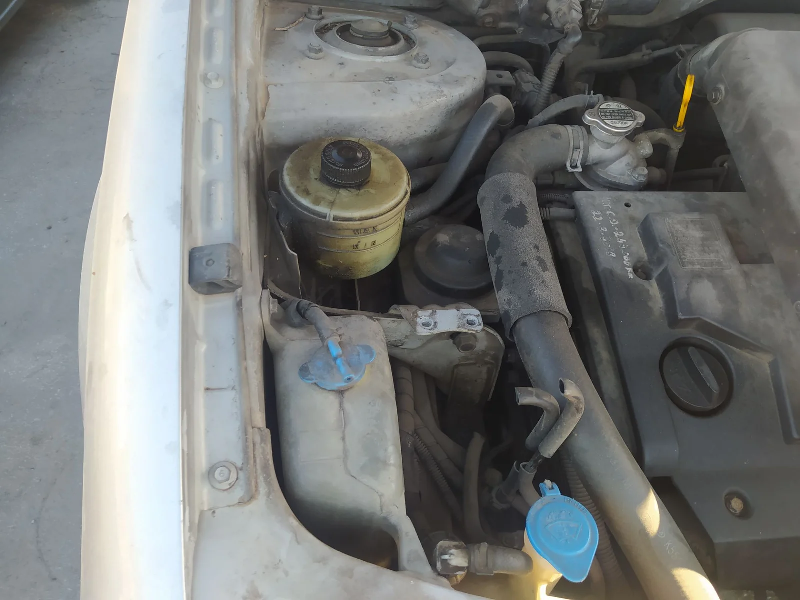 Foto de TUBOS AIRE ACONDICIONADO KIA CARNIVAL II (FL) 2.9 CRDi CAT (144 CV / 106 KW) referencia 0K56E61468