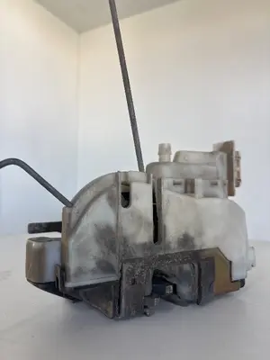 Foto de CERRADURA PUERTA DELANTERA DERECHA SIN MARCA SIN MODELO referencia 6K3837015A foto 3