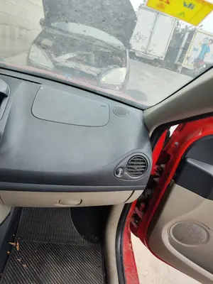 Foto de SALPICADERO RENAULT CLIO III 1.5 dCi Diesel CAT (86 CV / 63 KW) foto 2