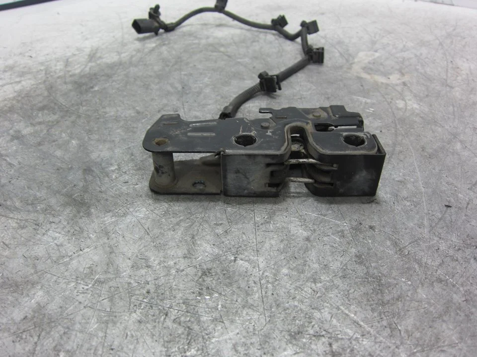 Foto de CERRADURA CAPO SEAT LEON (1P1) referencia 1P0953236C