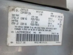 Foto de PUERTA DELANTERA IZQUIERDA CHRYSLER JEEP GR.CHEROKEE (ZJ)/(Z) 5.2 V8 CAT (211 CV / 155 KW) foto 2