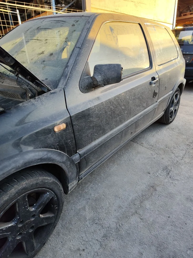 Foto de PUERTA DELANTERA IZQUIERDA VOLKSWAGEN GOLF III (1H1)(11.1991) 1.9 TDI (110 CV / 81 KW)