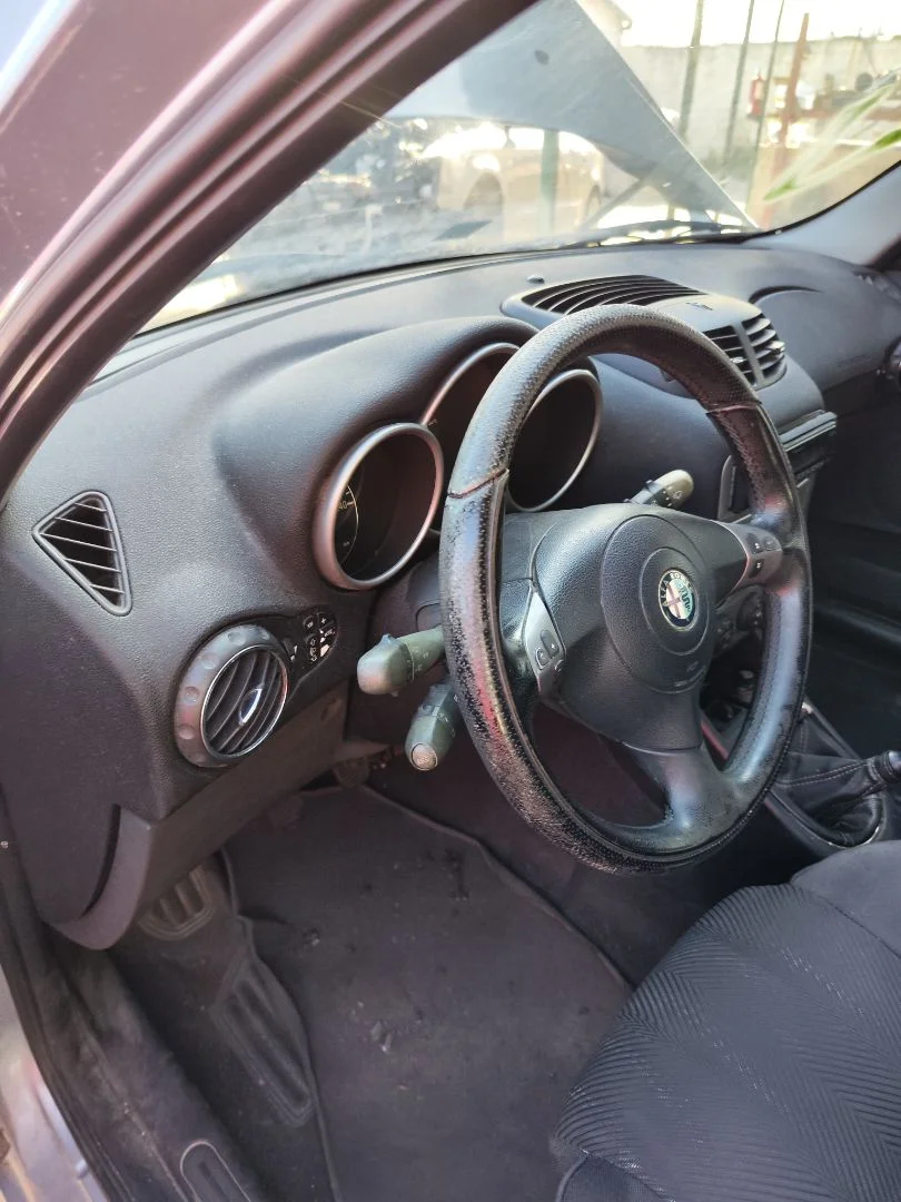 Foto de SALPICADERO ALFA ROMEO 147 (190) 1.9 JTD CAT (110 CV / 81 KW)