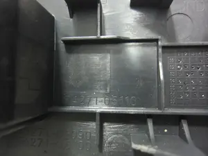 Foto de MANDO ELEVALUNAS TRASERO DERECHO TOYOTA AVENSIS CROSS SPORT (T27) 1.8 16V CAT (147 CV / 108 KW) referencia 7427105110 foto 4