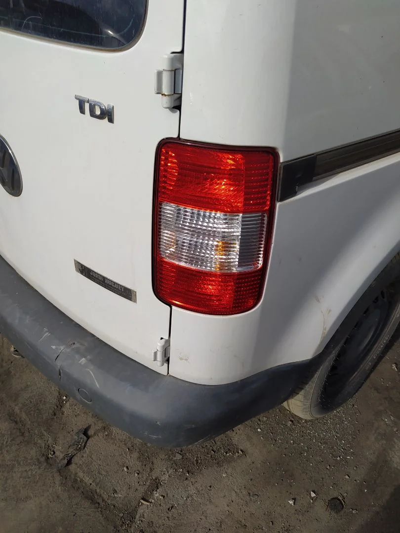 Foto de PILOTO TRASERO DERECHO VOLKSWAGEN CADDY (2K)(02.2004) 1.9 TDI (105 CV / 77 KW)