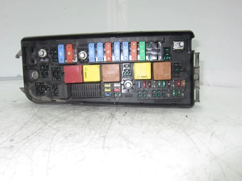 Foto de CAJA RELES / FUSIBLES OPEL VECTRA C BERLINA 2.0 DTI (101 CV / 74 KW) referencia 460028260