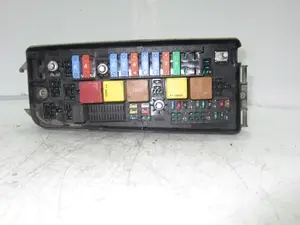 Foto de CAJA RELES / FUSIBLES OPEL VECTRA C BERLINA 2.0 DTI (101 CV / 74 KW) referencia 460028260