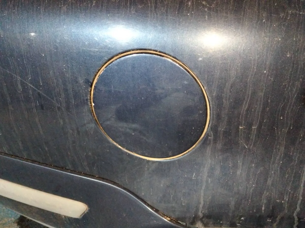 Foto de TAPA EXTERIOR COMBUSTIBLE VOLKSWAGEN PASSAT BERLINA (3B2) 1.9 TDI (110 CV / 81 KW) referencia 3B0809857E GRU