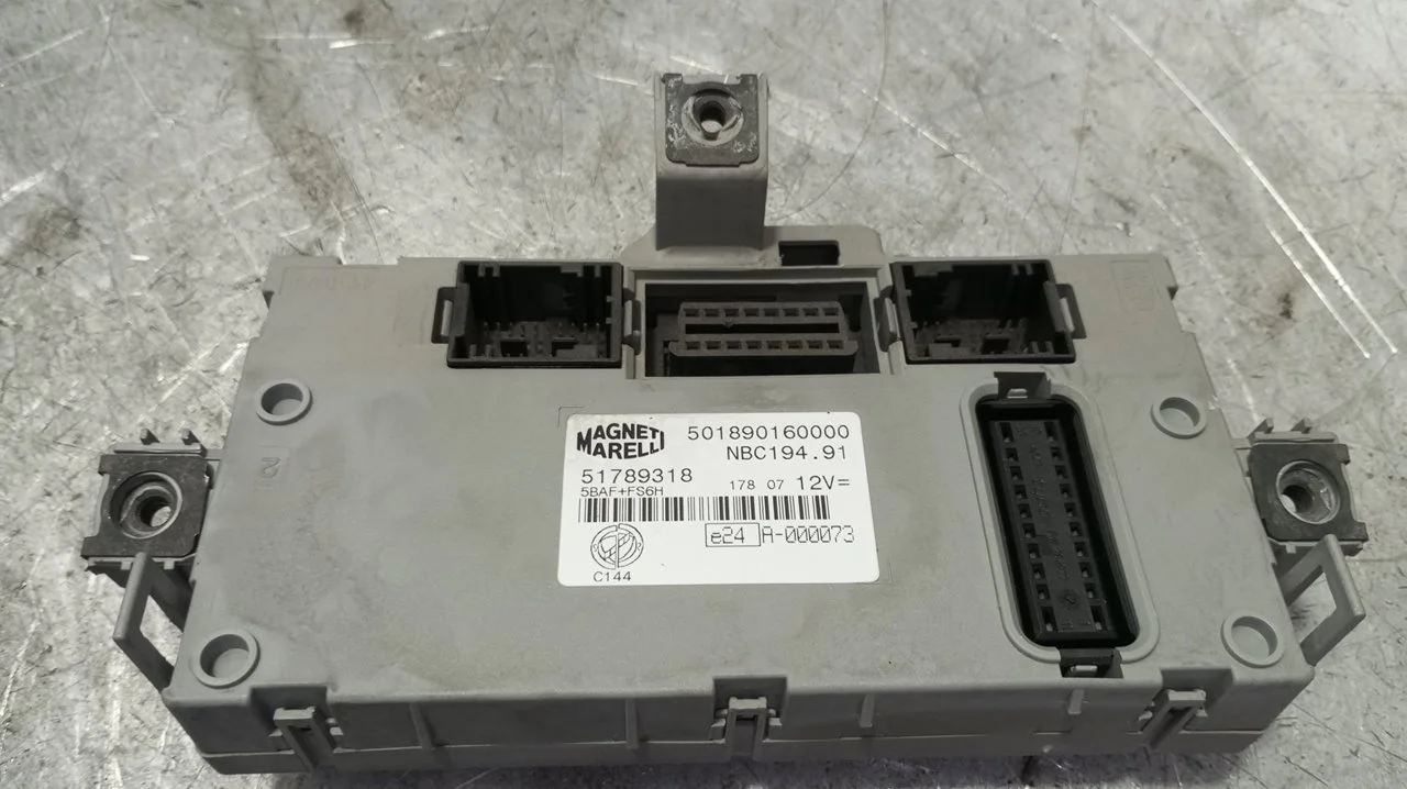 Foto de CAJA RELES / FUSIBLES FIAT CROMA (194) 1.9 JTD 16V CAT (150 CV / 110 KW) referencia 51789318
