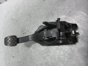 Foto de PEDAL EMBRAGUE VOLKSWAGEN GOLF VII BERLINA (BQ1/BE2) 1.6 TDI (116 CV / 85 KW) referencia 5Q1721059GH