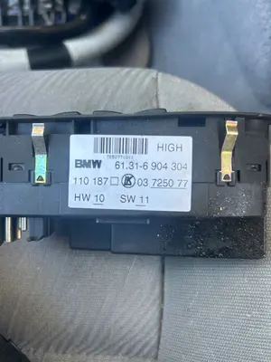 Foto de MANDO ELEVALUNAS DELANTERO DERECHO BMW SERIE 5 TOURING (E39) 2.0 24V (150 CV / 110 KW) referencia 61316904304 foto 2