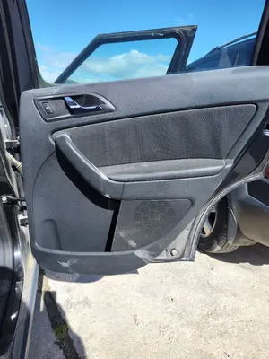 Foto de GUARNECIDO PUERTA TRASERA DERECHA SKODA YETI (5L)(2009) 2.0 TDI (110 CV / 81 KW) referencia 5L0867212