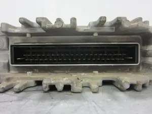 Foto de CENTRALITA MOTOR UCE VOLKSWAGEN POLO III (6N1) 1.4 (60 CV / 44 KW) referencia 030906027AA foto 3