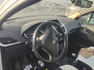 Foto de AIRBAG DELANTERO DERECHO PEUGEOT 207 1.6 HDi FAP CAT (9HZ / DV6TED4) (109 CV / 80 KW) referencia 8216LL